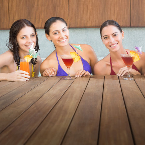 Bruchfeste Gläser und Becher aus Kunststoff für Schwimmbad & Sauna
